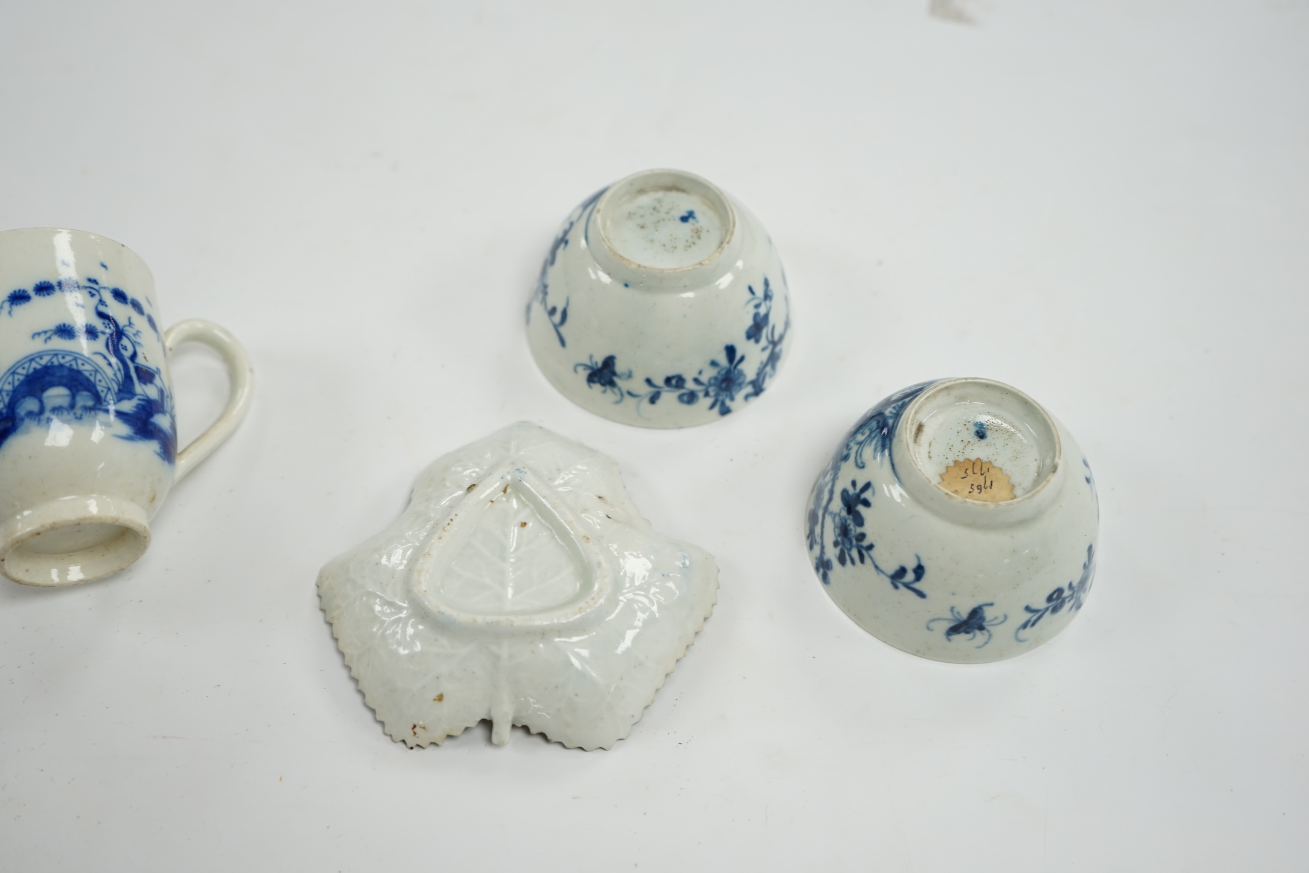 A group of first period blue and white Worcester, including a leaf cup and saucer, two tea bowls and a handled cup, leaf saucer 9.5cm wide (5). Condition - leaf cup cracked, two tea bowls good handled cup, bowl cracked